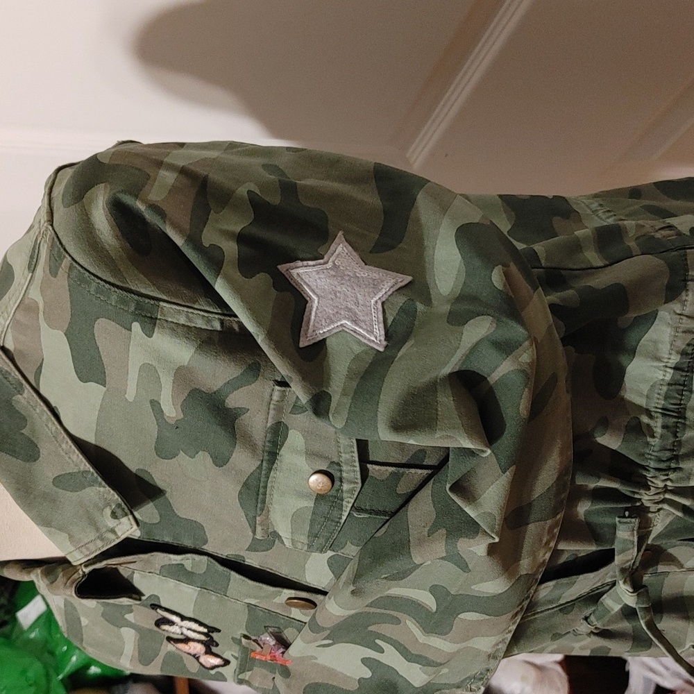 🤢 Justice Jacket - Picture 7 of 14